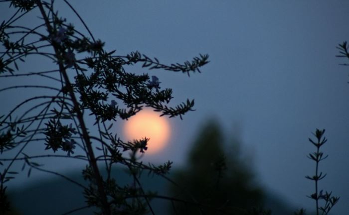 moon silhouette mountain